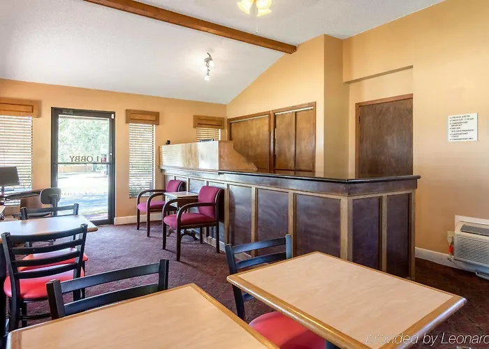 Econo Hotel