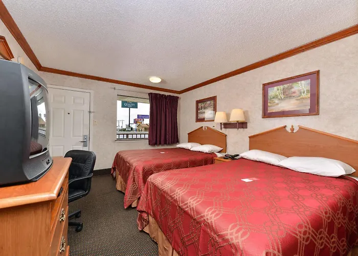 Econo Hotel 2*